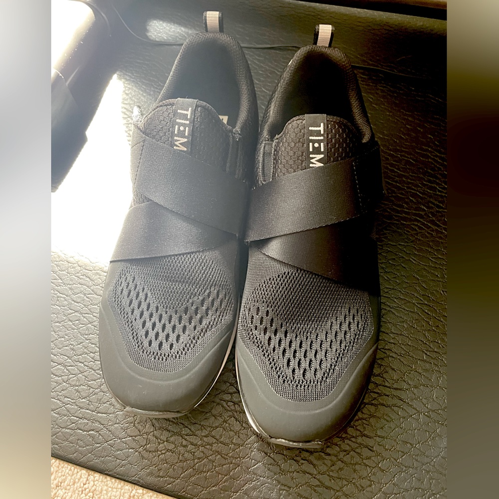 Tiem women’s cycling shoes 8.5 - like new